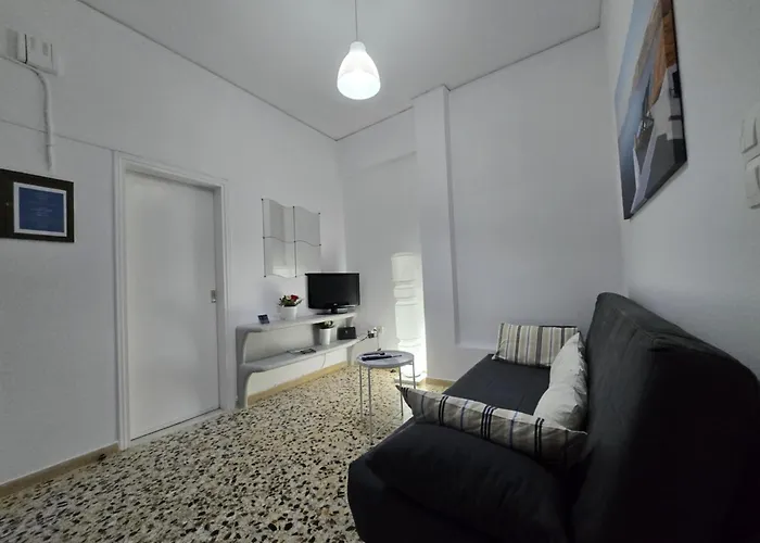 Maraki\'S Little House Santorini