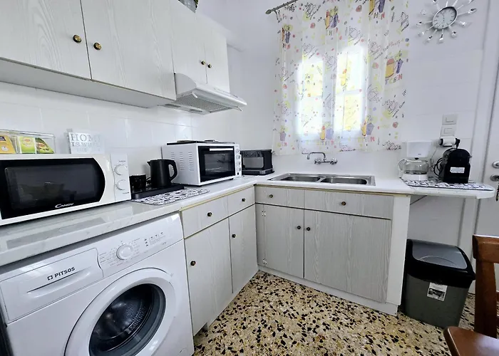 Maraki\'S Little House Santorini