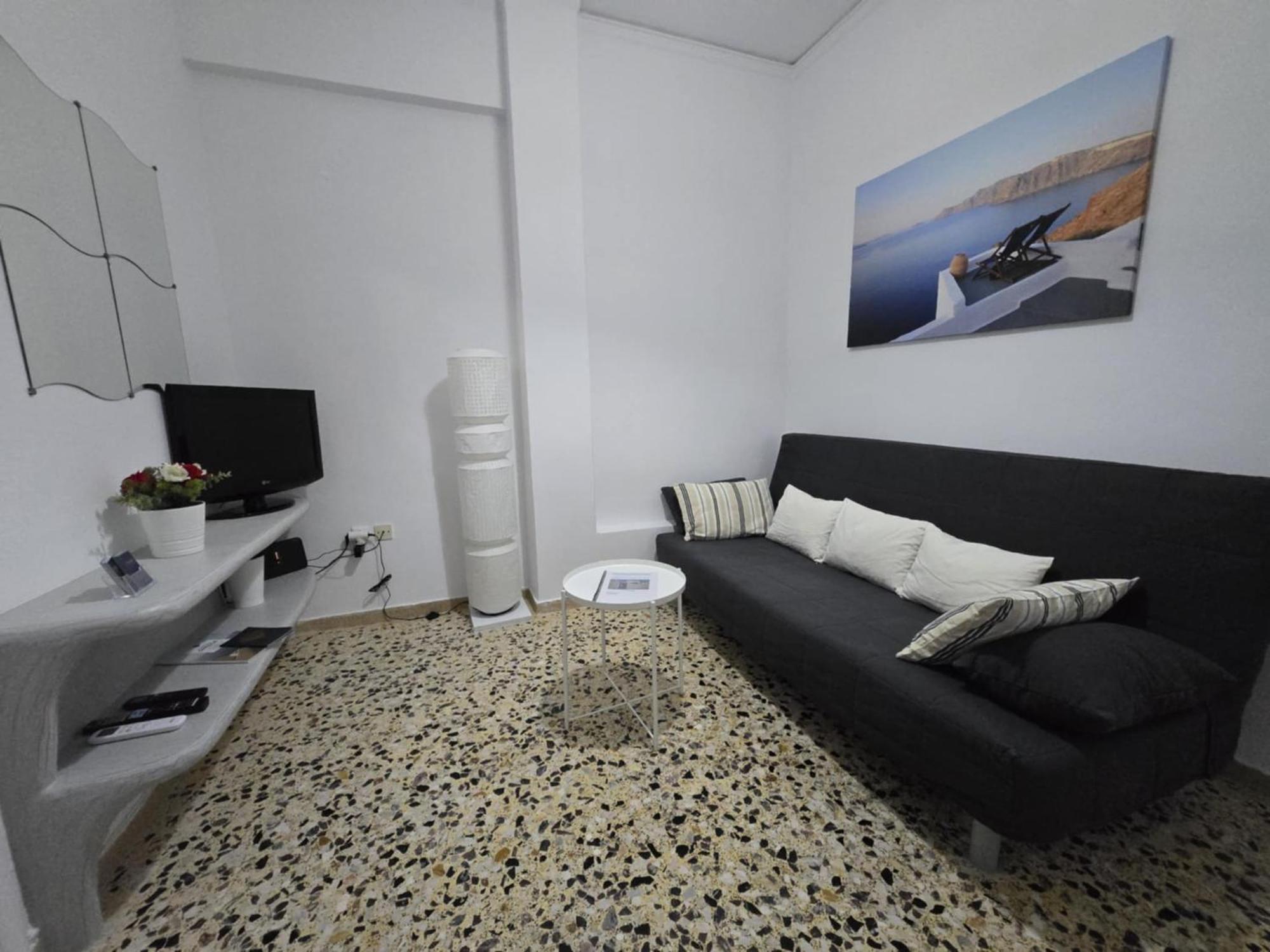Holiday home Maraki's Little House Santorini